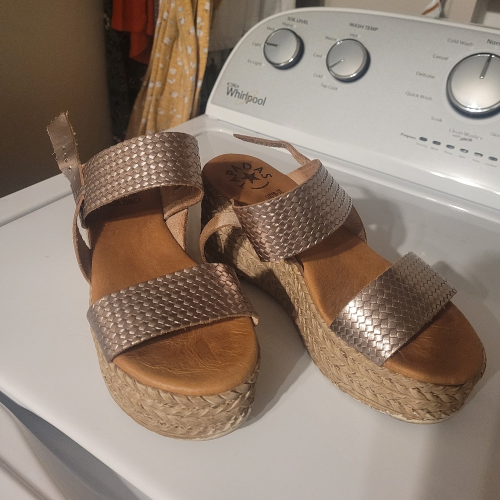 Platform sandals